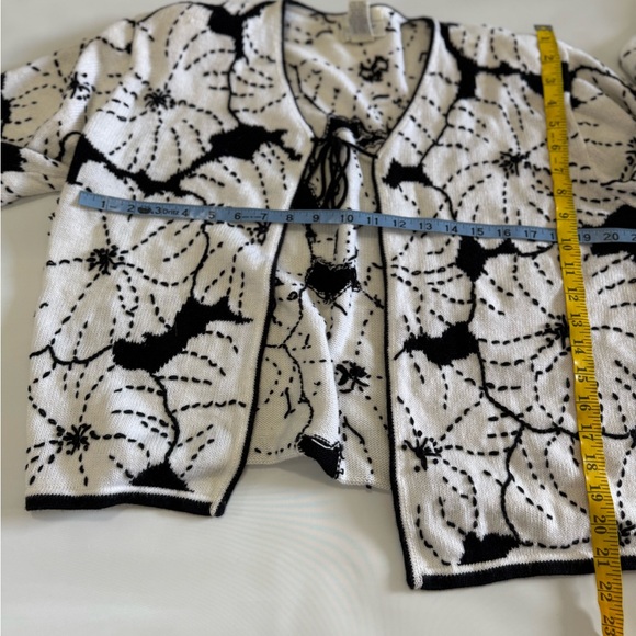 Christopher & Banks Elegant Black & White embroidered cardigan size large - Picture 6 of 10